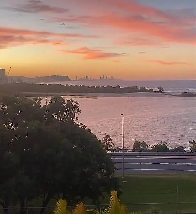 Currumbin Stunning Ocean Views! Gold Coast Apartamento